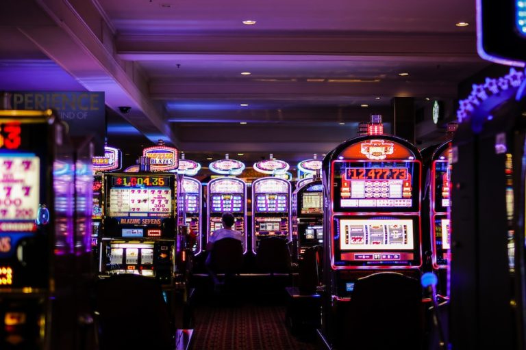 Nikmati Bonus Free Spin dan Kemenangan Besar di NS2121